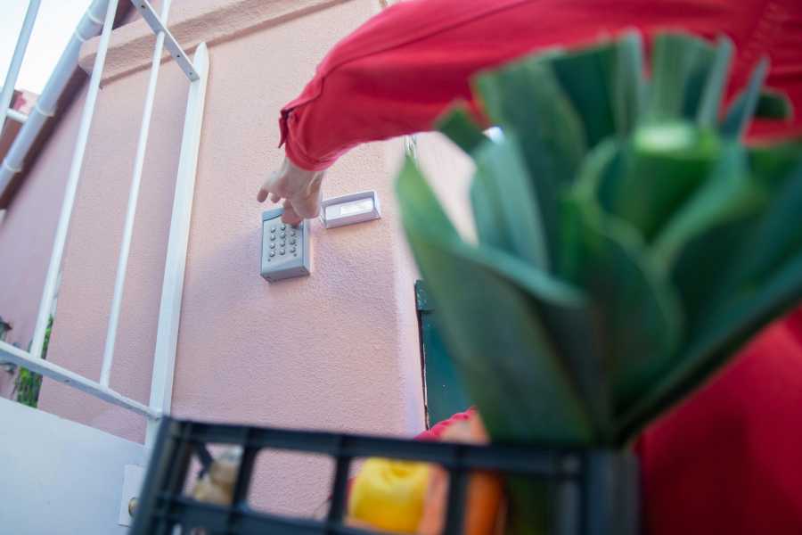 賃貸マンションのインターホン修理の費用は誰が負担するべきなのか