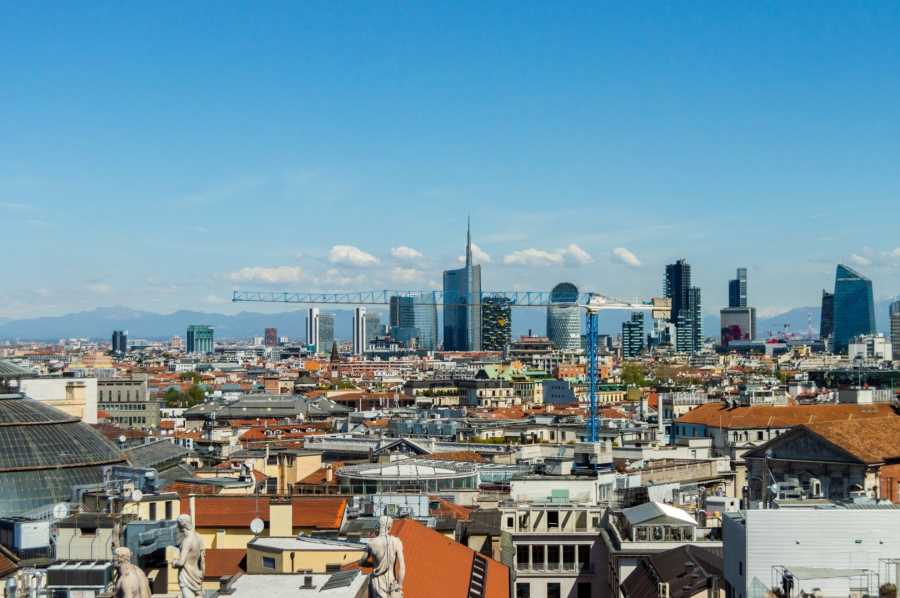 イタリアの新築住宅市場:2026年上半期に価格が4.9%上昇。新築住宅販売は第1四半期に好調な推移を見せた(イタリア全体で+8.6%)。ミラノとローマは最も高価な都市としての地位を確固たるものにし、ボローニャは価格(+8.4%)と取引量の両方で記録的な成長を示した。2026年上半期は記録的な成長を遂げた。