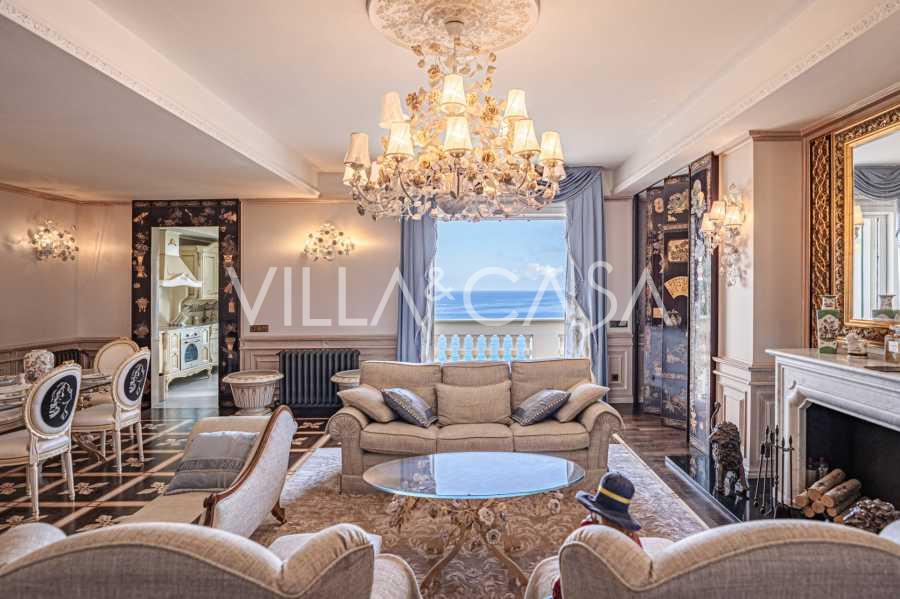 オスペダレッティで販売中の豪華なペントハウス