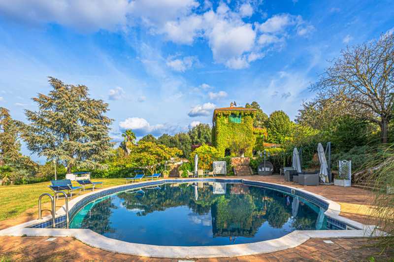 ローマ近郊のヴィラが販売中