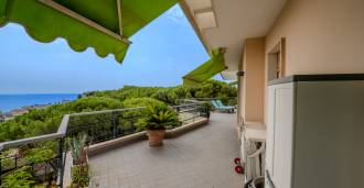 サンレモの海を望むペントハウス