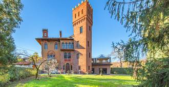 ボゴマネーロで販売中の豪華な城