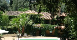 ローマの高級レジデンス内にある歴史的なヴィラを賃貸