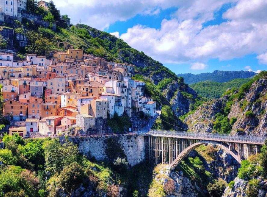 バジリカータ州は2021年にイタリアの素晴らしい地域です