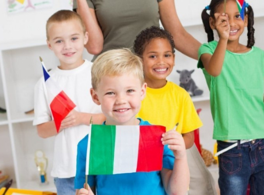 なぜイタリア人は子供をとても愛しているのですか？ 2021年
